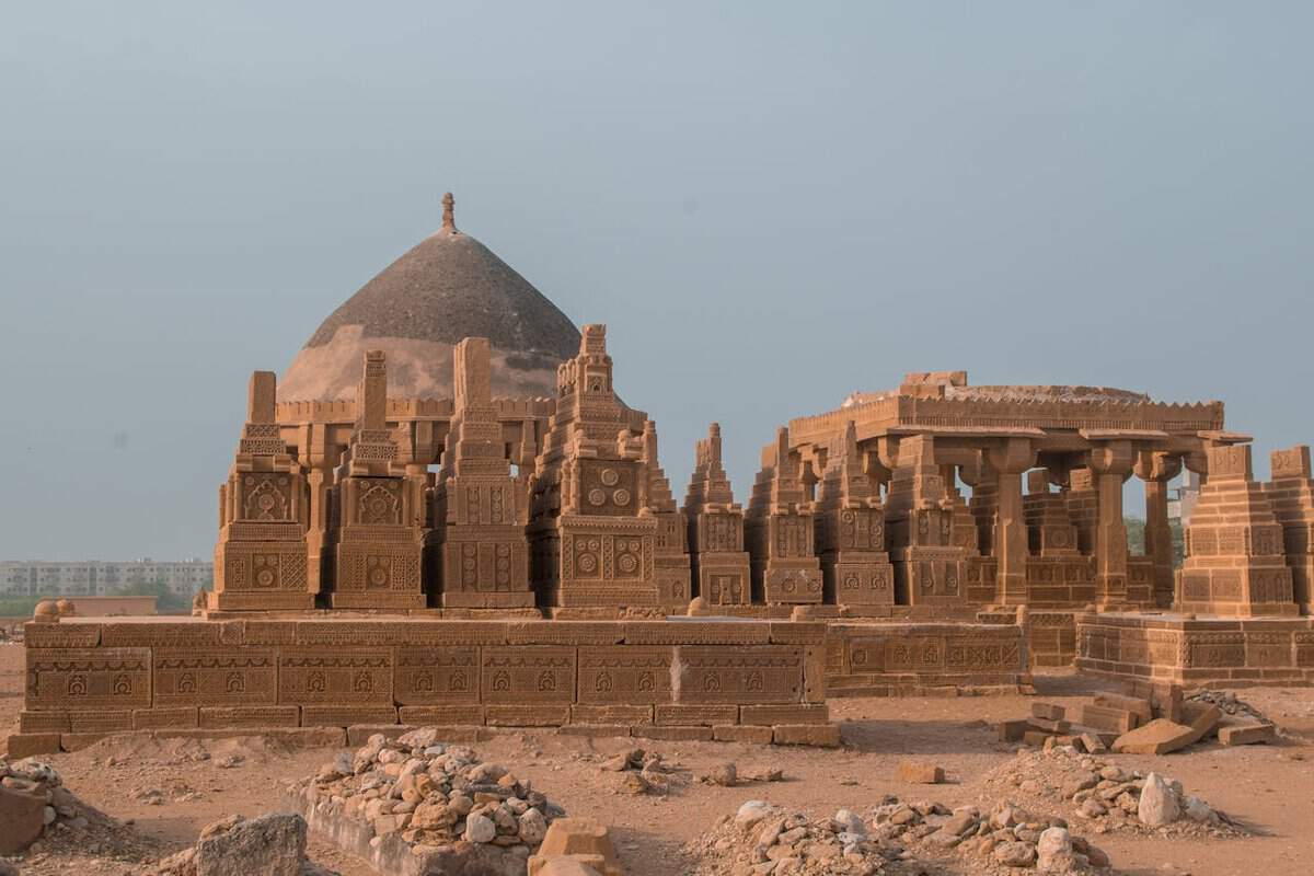 Chaukhandi tombs are an easy day trips from Karachi