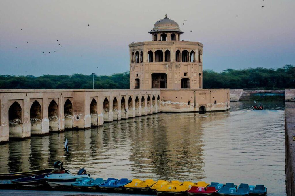 Photo of Hiran Minar taken from the lake